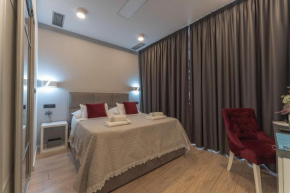 Sky & Sun Luxury Rooms with private parking in the garage